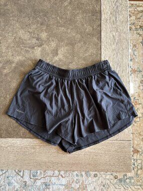 Lululemon Shake It Out High-Rise Running Short 2.5" - MEDIUM